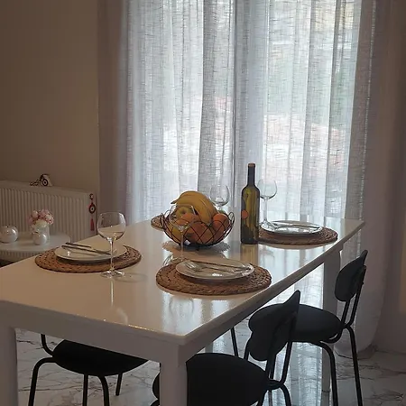 Claudia's Αλιβέρι
